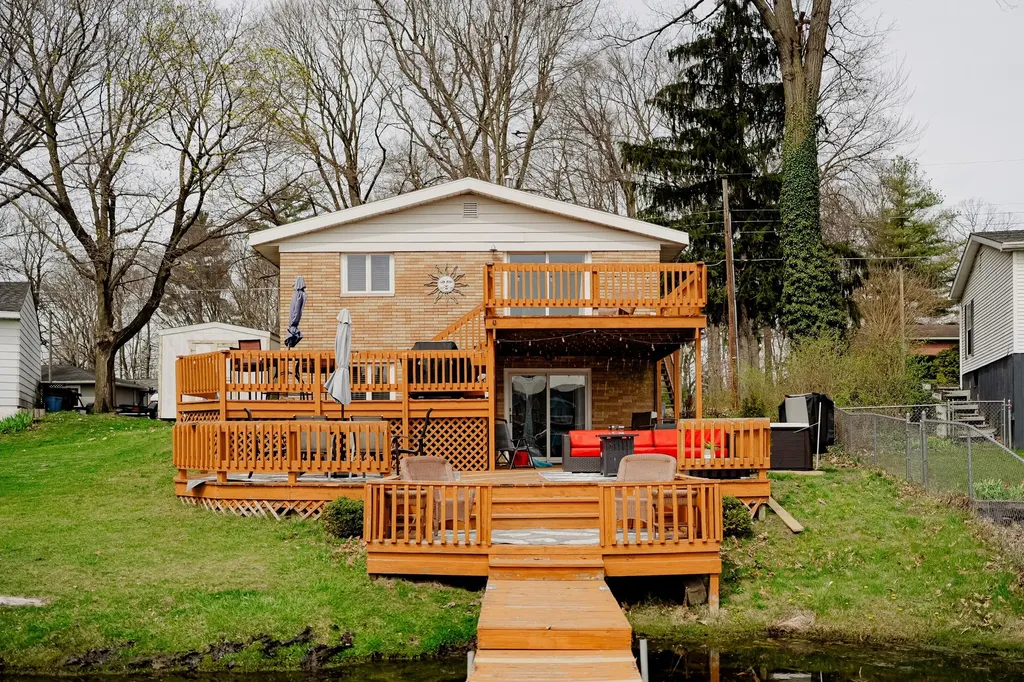 4733 Shore Drive Coloma Charter Township MI 49038