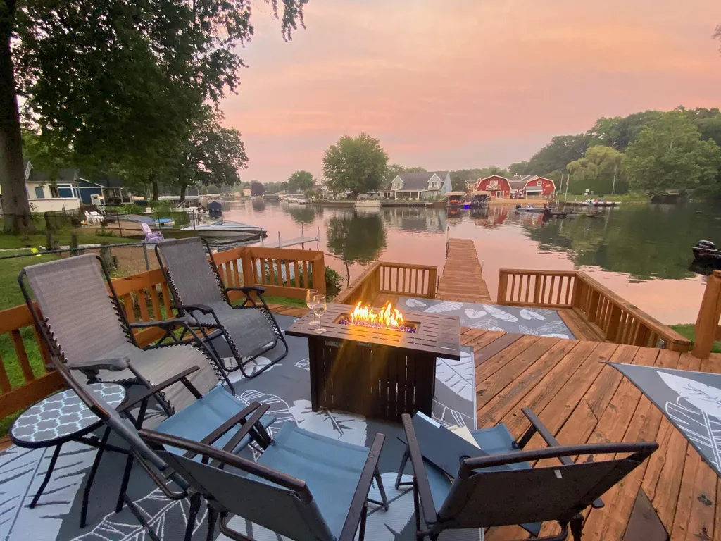 4733 Shore Drive Coloma Charter Township MI 49038