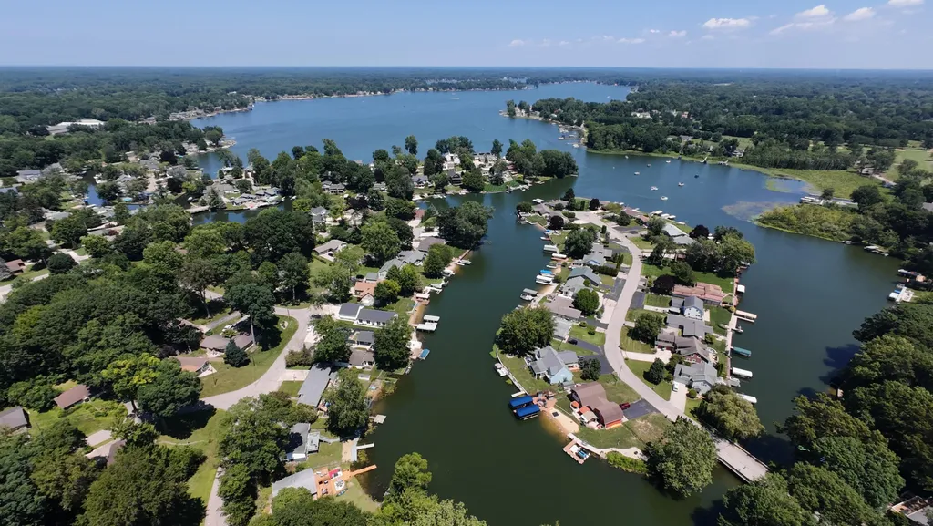 4733 Shore Drive Coloma Charter Township MI 49038