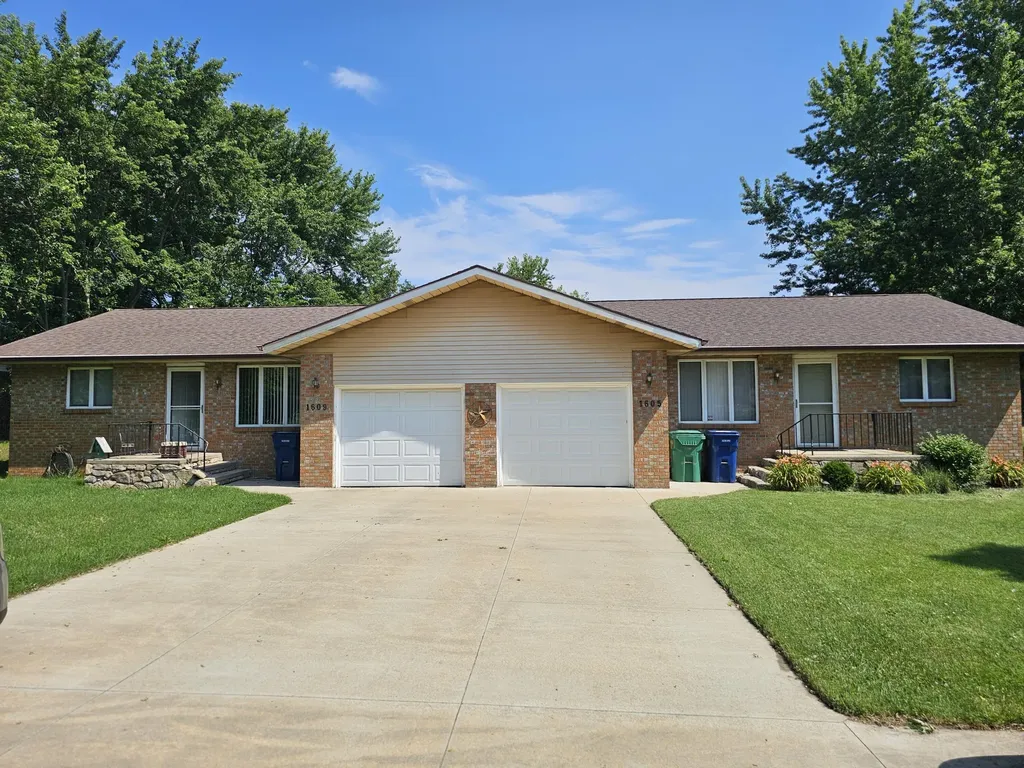 1605 &1609 Pheasant Run Baroda Village MI 49101