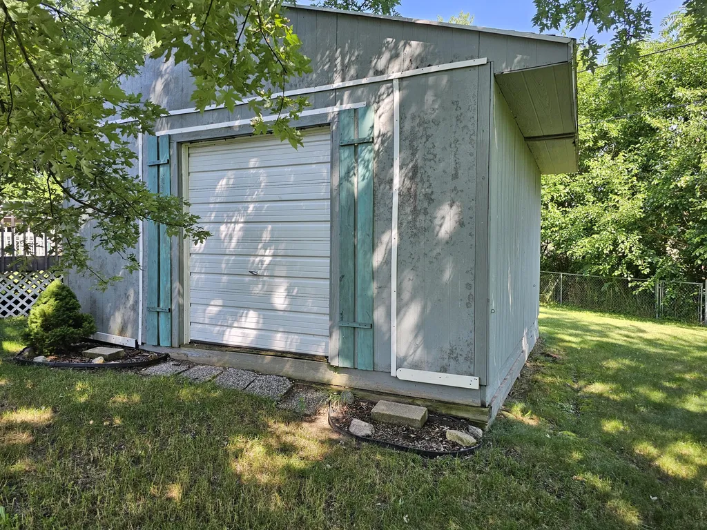 1605 &1609 Pheasant Run Baroda Village MI 49101