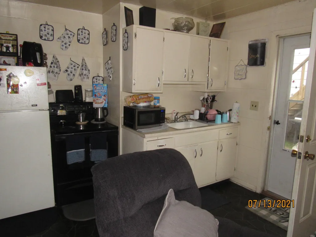 687 Mcguigan Avenue Benton Harbor City MI 49022