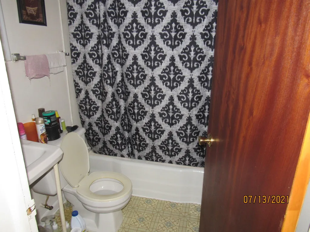 687 Mcguigan Avenue Benton Harbor City MI 49022