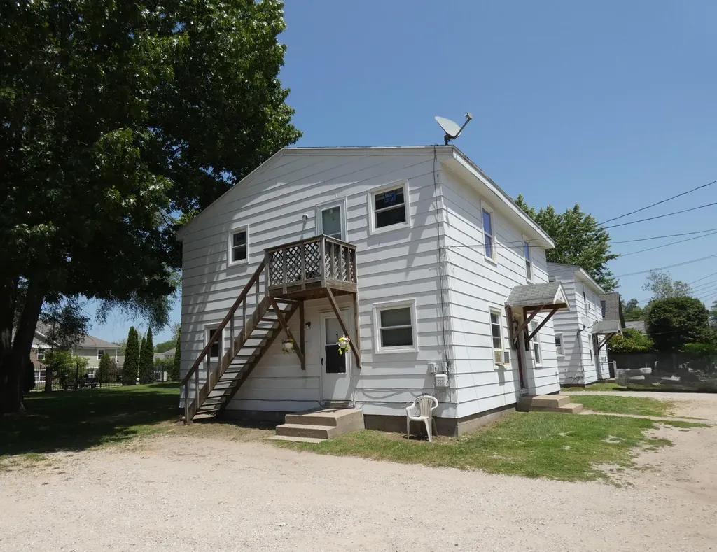687 Mcguigan Avenue Benton Harbor City MI 49022