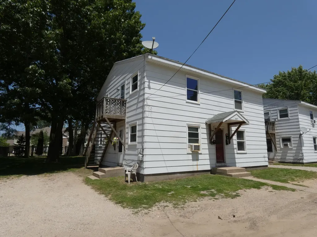 687 Mcguigan Avenue Benton Harbor City MI 49022
