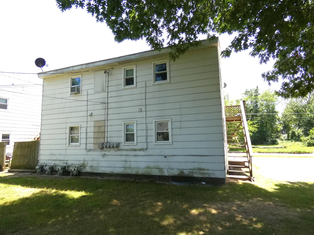 687 Mcguigan Avenue Benton Harbor City MI 49022