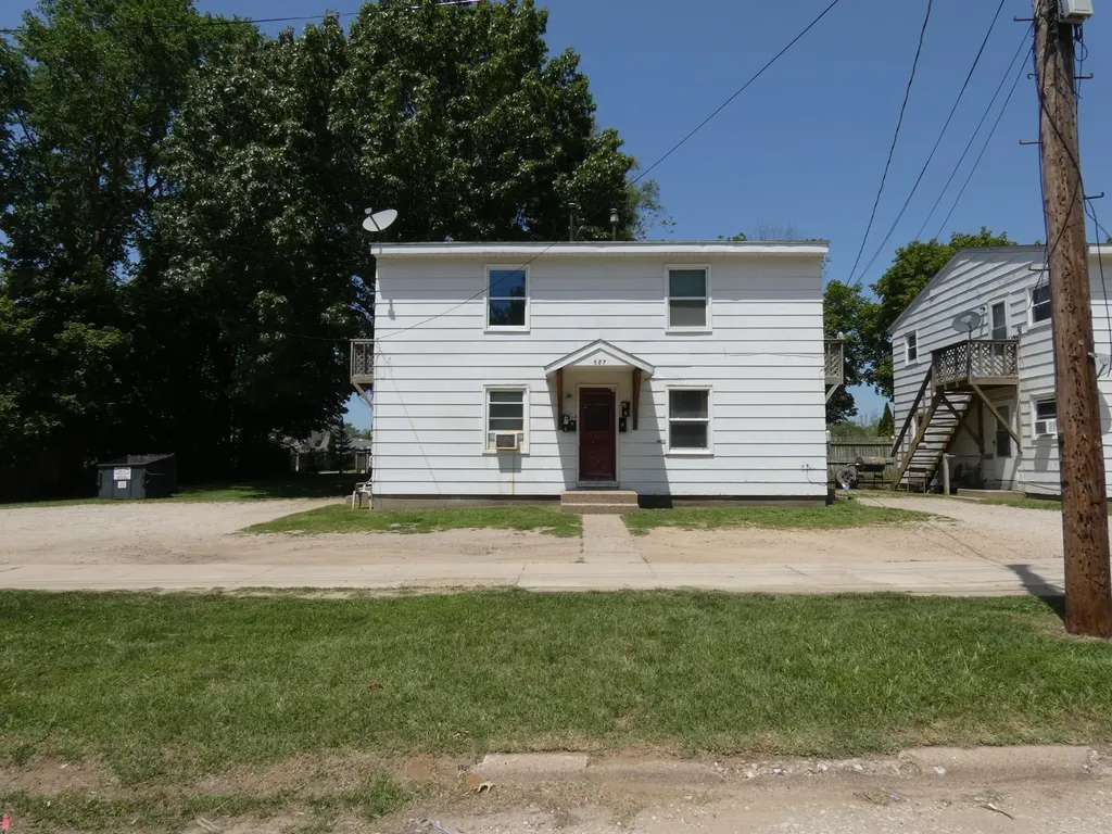687 Mcguigan Avenue Benton Harbor City MI 49022