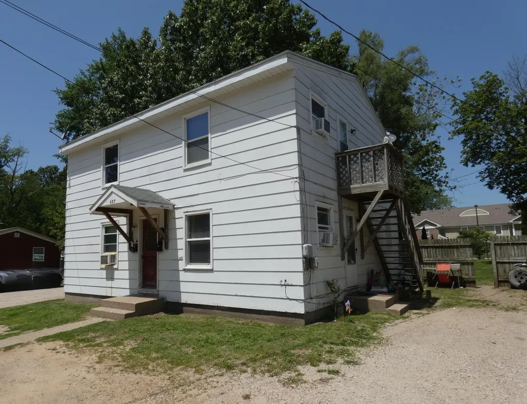 687 Mcguigan Avenue Benton Harbor City MI 49022
