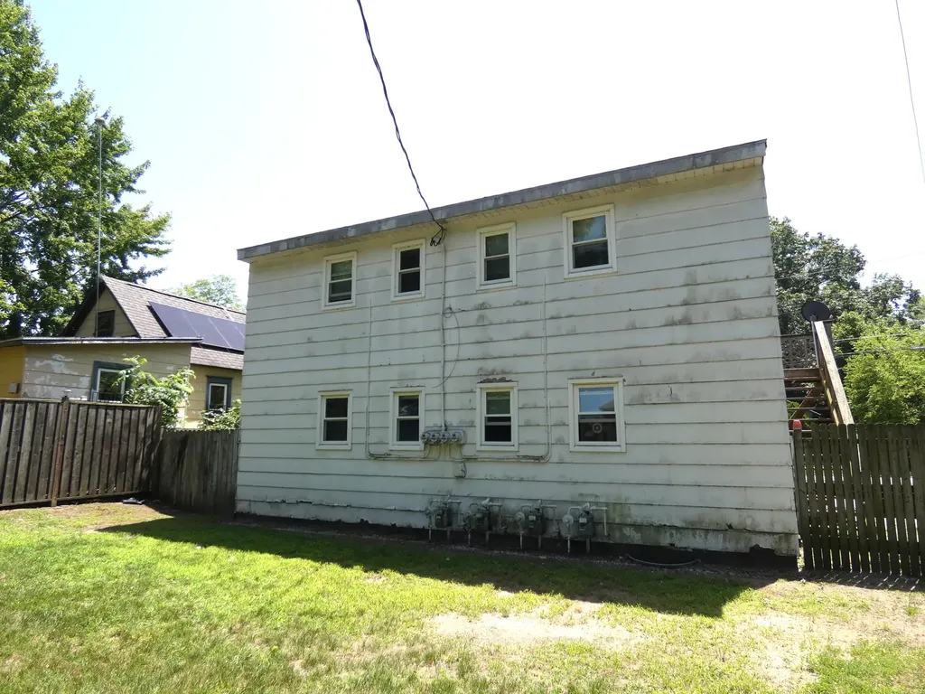 687 Mcguigan Avenue Benton Harbor City MI 49022