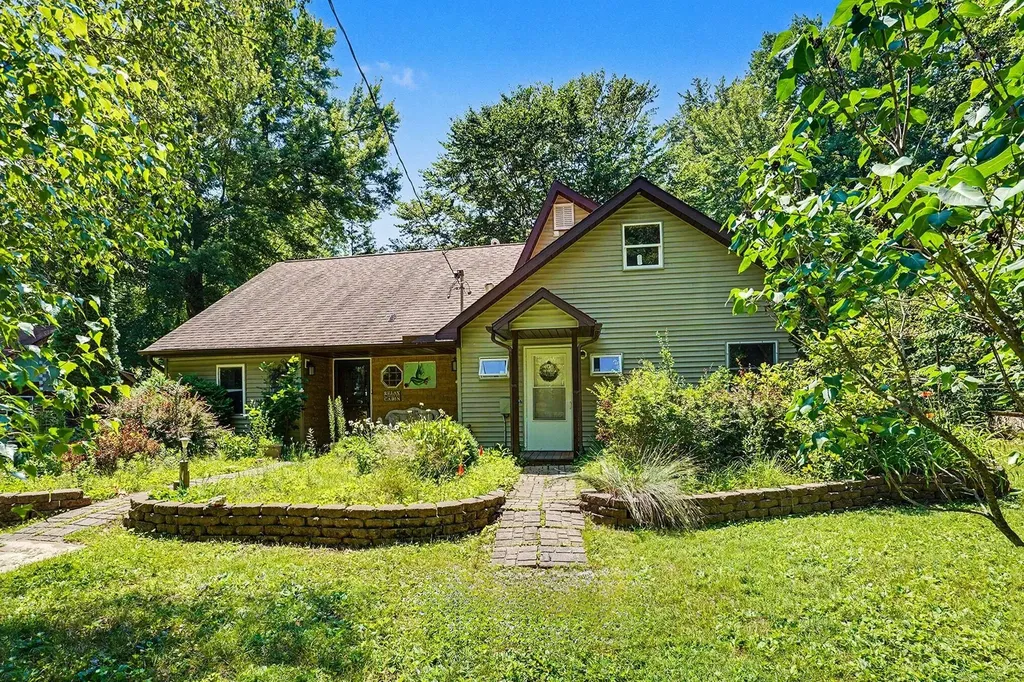 126 48th Street Lee Township MI 49056