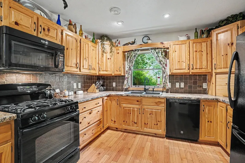 126 48th Street Lee Township MI 49056
