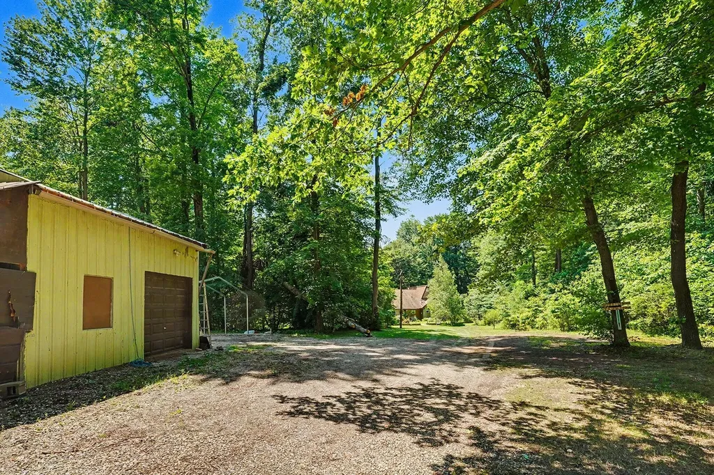 126 48th Street Lee Township MI 49056