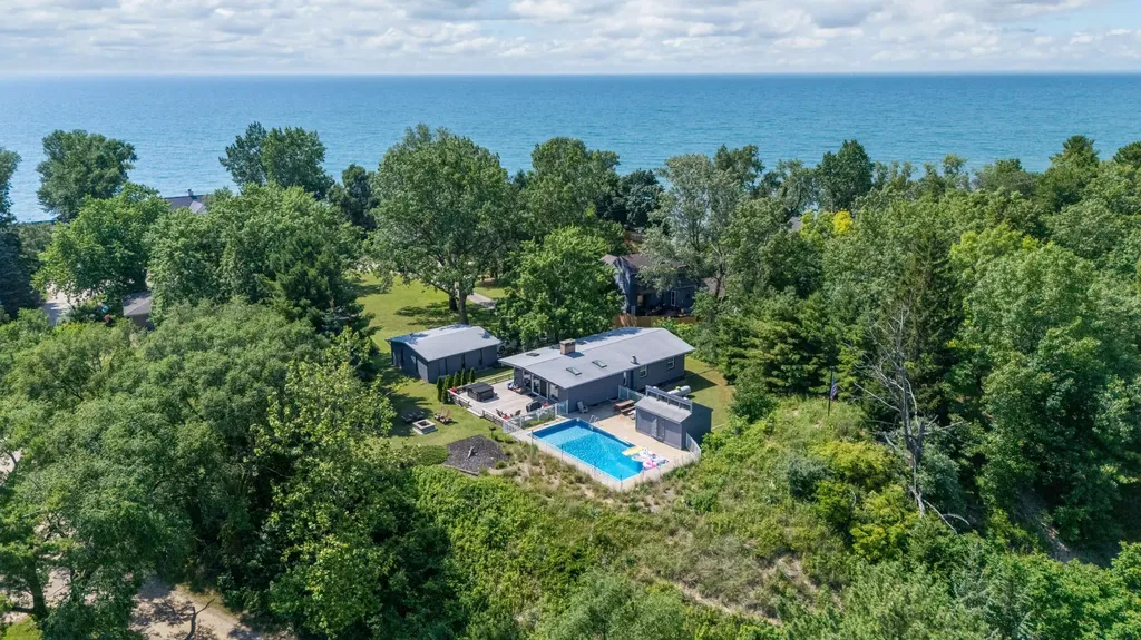 5501 Sunset Path Lincoln Charter Township MI 49127