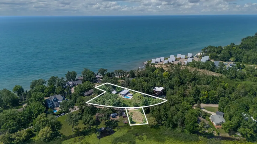 5501 Sunset Path Lincoln Charter Township MI 49127