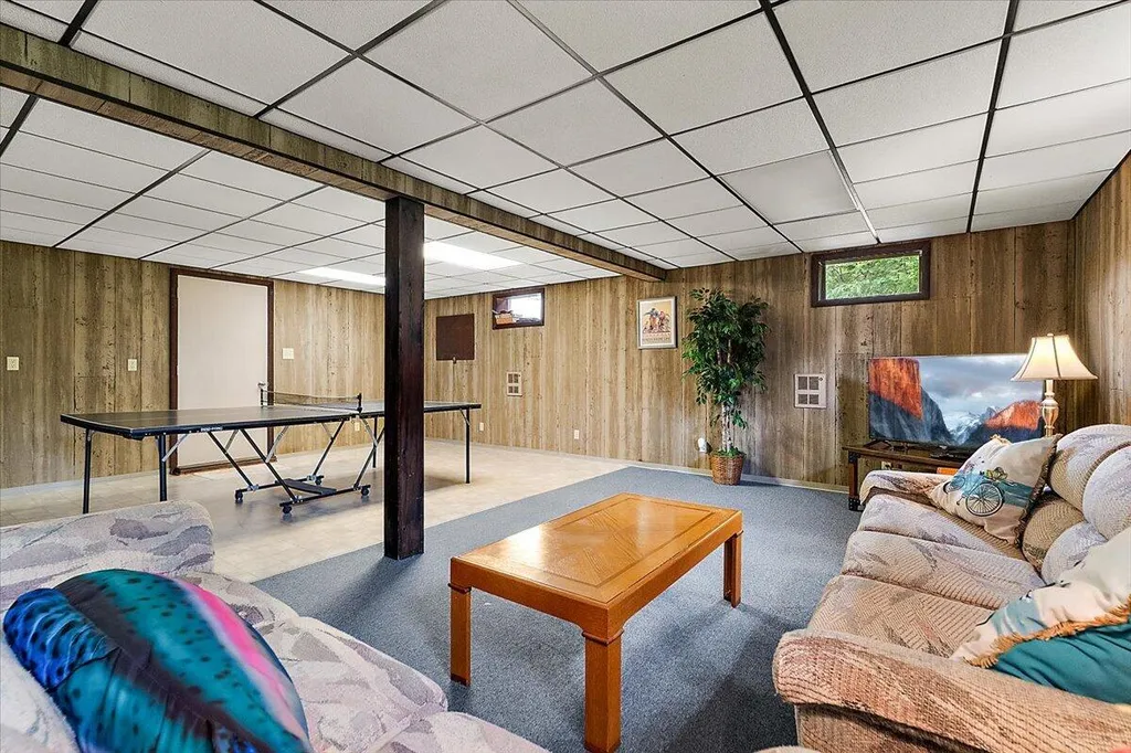 5501 Sunset Path Lincoln Charter Township MI 49127
