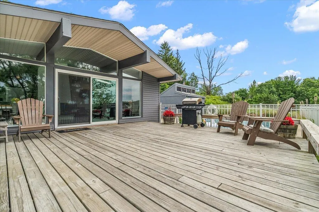 5501 Sunset Path Lincoln Charter Township MI 49127