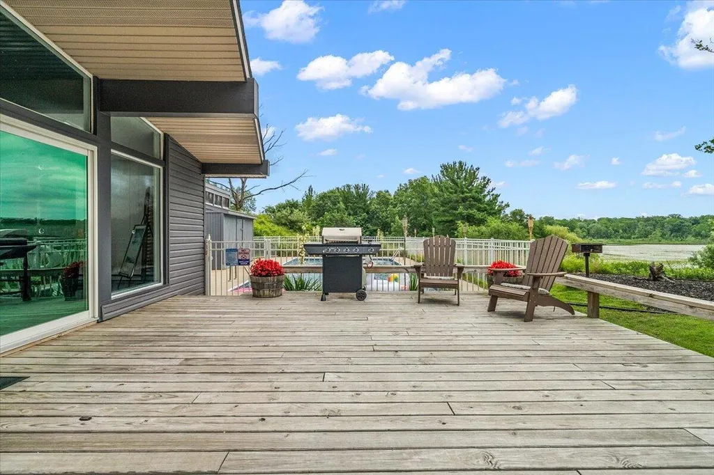 5501 Sunset Path Lincoln Charter Township MI 49127