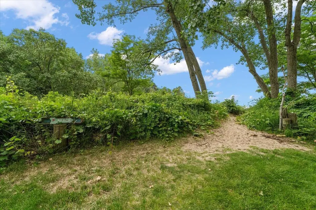 5501 Sunset Path Lincoln Charter Township MI 49127