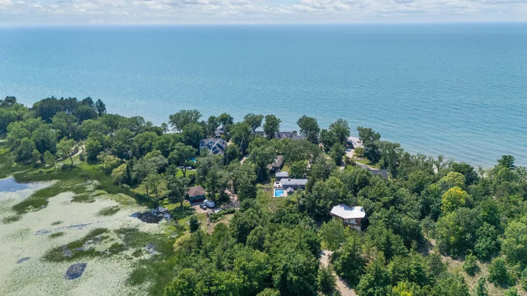 5501 Sunset Path Lincoln Charter Township MI 49127