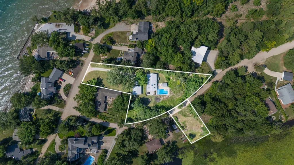 5501 Sunset Path Lincoln Charter Township MI 49127