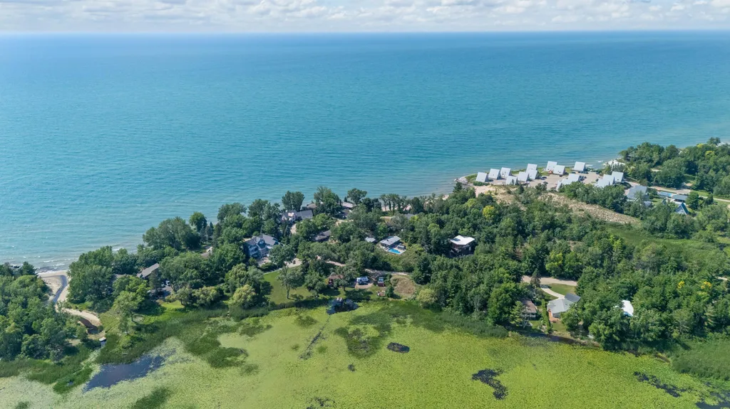 5501 Sunset Path Lincoln Charter Township MI 49127