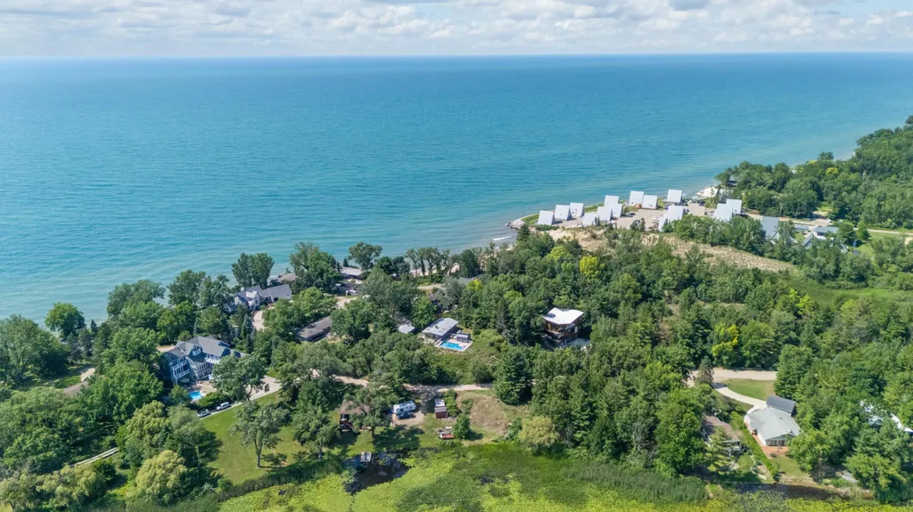 5501 Sunset Path Lincoln Charter Township MI 49127