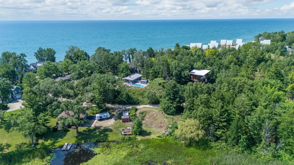 5501 Sunset Path Lincoln Charter Township MI 49127