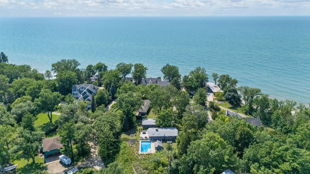 5501 Sunset Path Lincoln Charter Township MI 49127