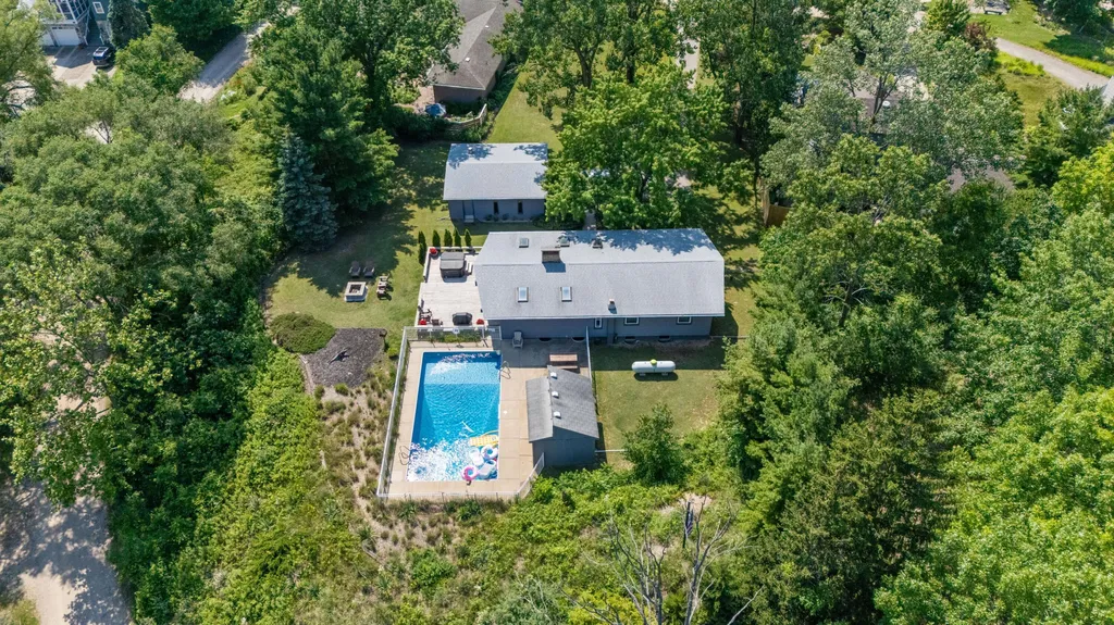 5501 Sunset Path Lincoln Charter Township MI 49127