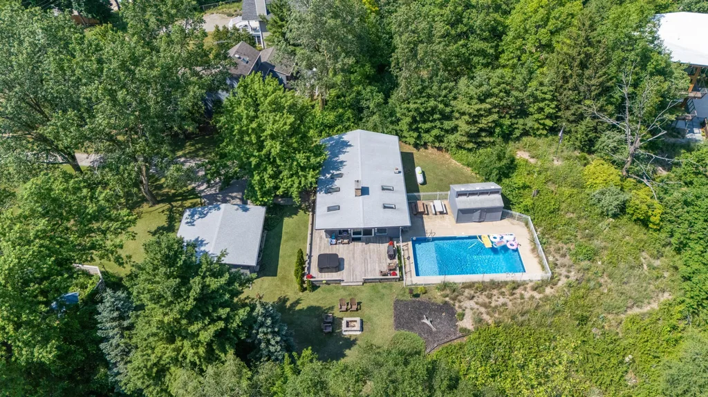 5501 Sunset Path Lincoln Charter Township MI 49127