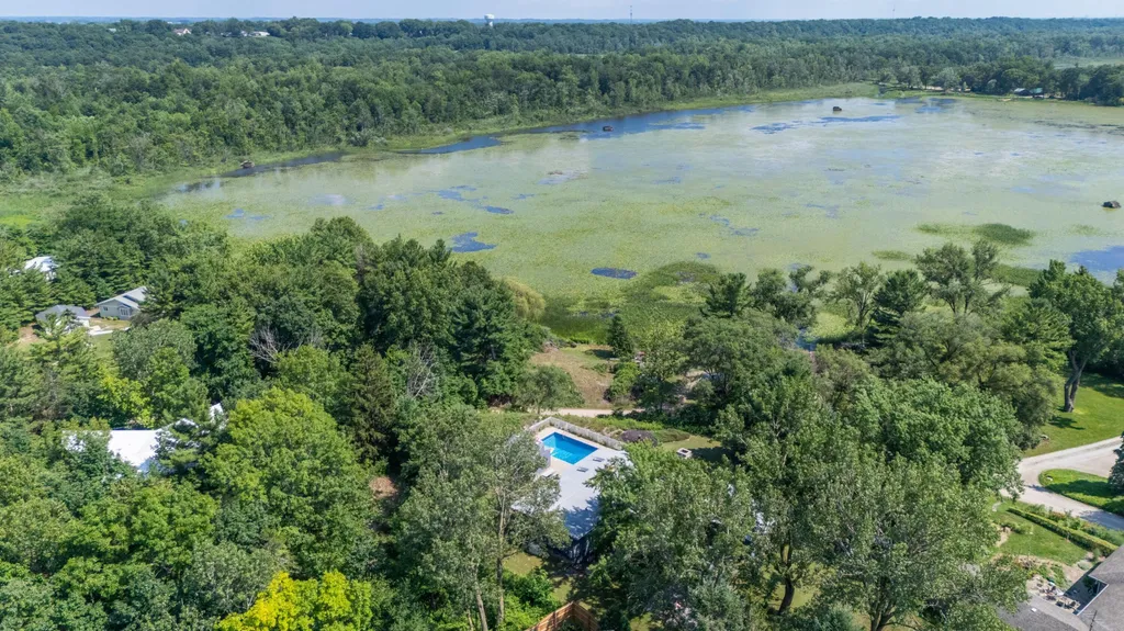 5501 Sunset Path Lincoln Charter Township MI 49127
