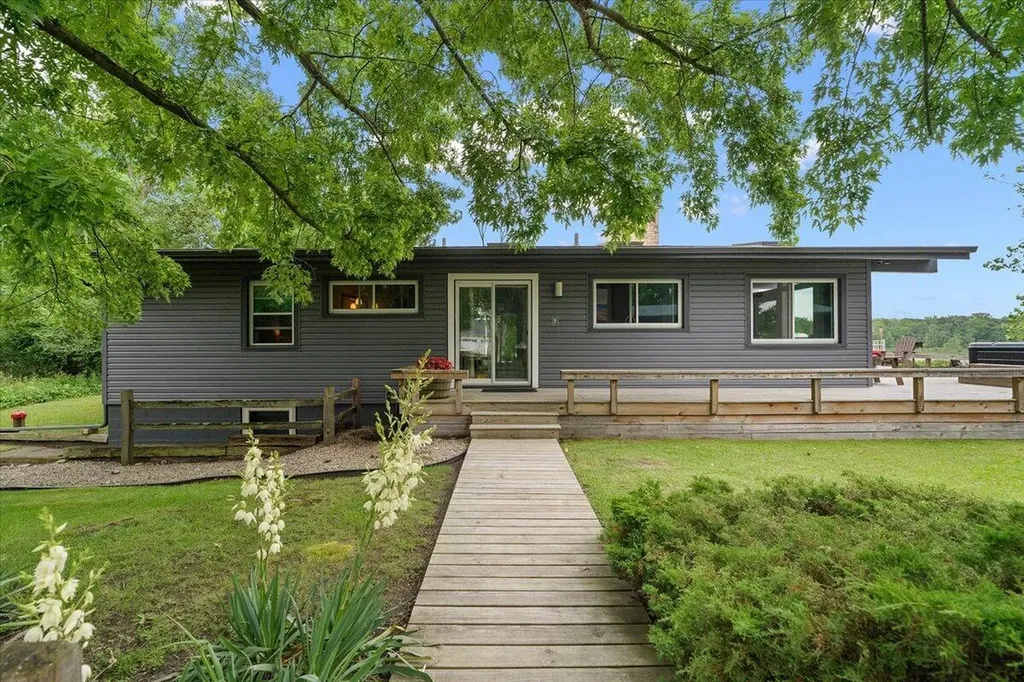 5501 Sunset Path Lincoln Charter Township MI 49127