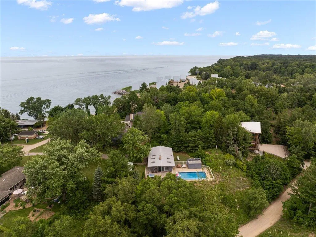 5501 Sunset Path Lincoln Charter Township MI 49127