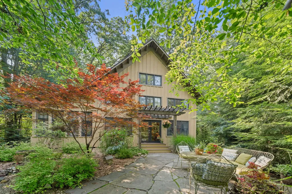 18 Walden Way New Buffalo City MI 49117