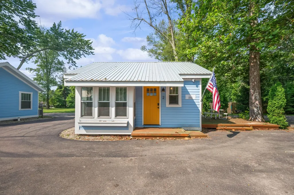 5358 Paw Paw Lake Road Coloma Charter Township MI 49038