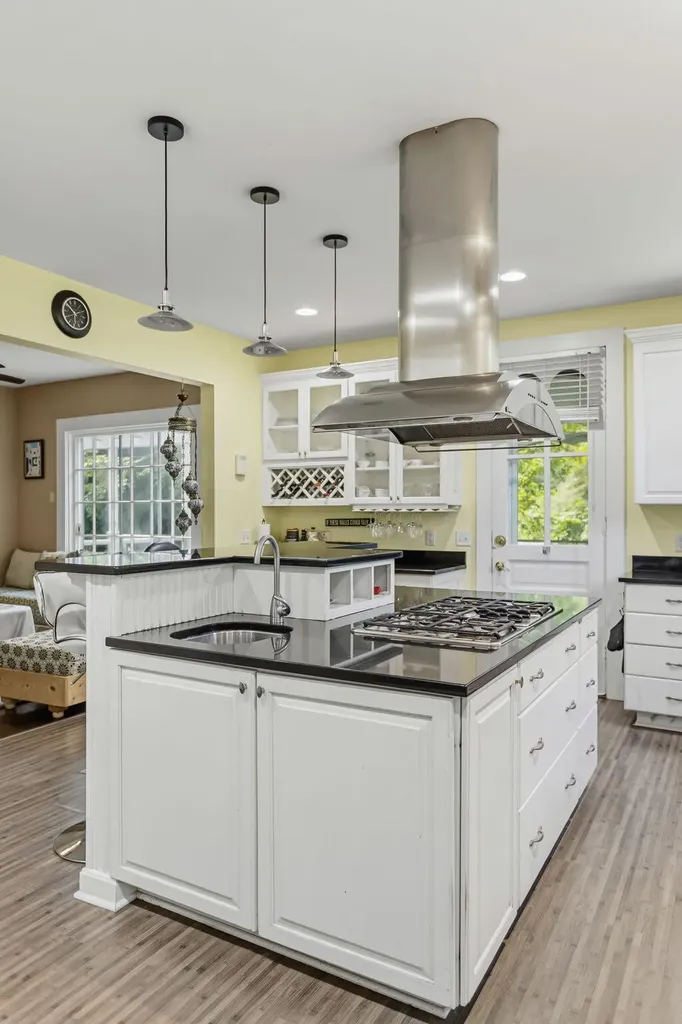 72861 8th Avenue South Haven Charter Township MI 49090