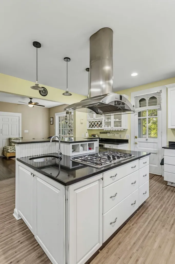 72861 8th Avenue South Haven Charter Township MI 49090