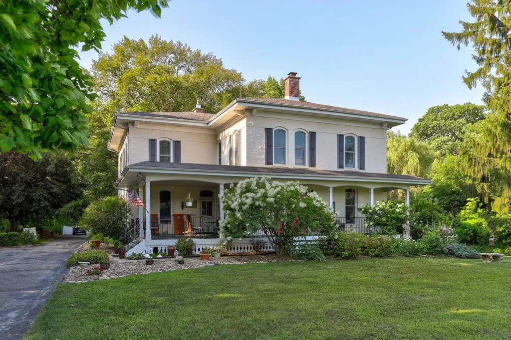 72861 8th Avenue South Haven Charter Township MI 49090