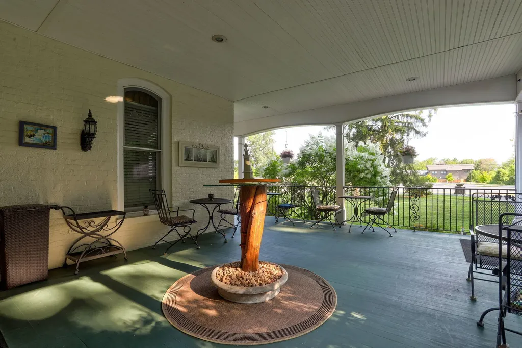 72861 8th Avenue South Haven Charter Township MI 49090