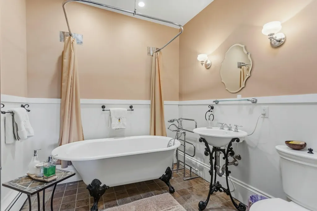 72861 8th Avenue South Haven Charter Township MI 49090