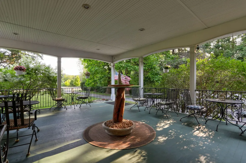 72861 8th Avenue South Haven Charter Township MI 49090
