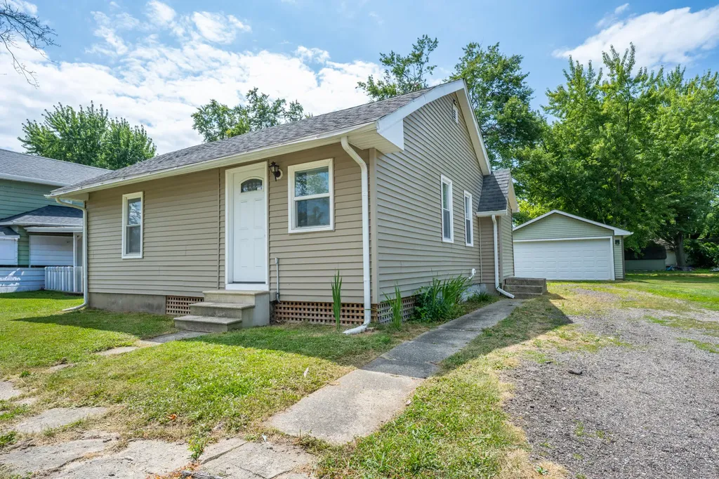 216 Congress Street Watervliet City MI 49098