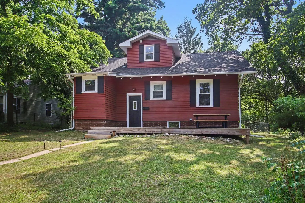 1217 Pinehurst Boulevard Kalamazoo Charter Township MI 49006
