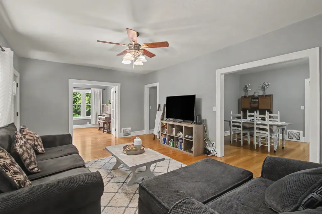 1217 Pinehurst Boulevard Kalamazoo Charter Township MI 49006