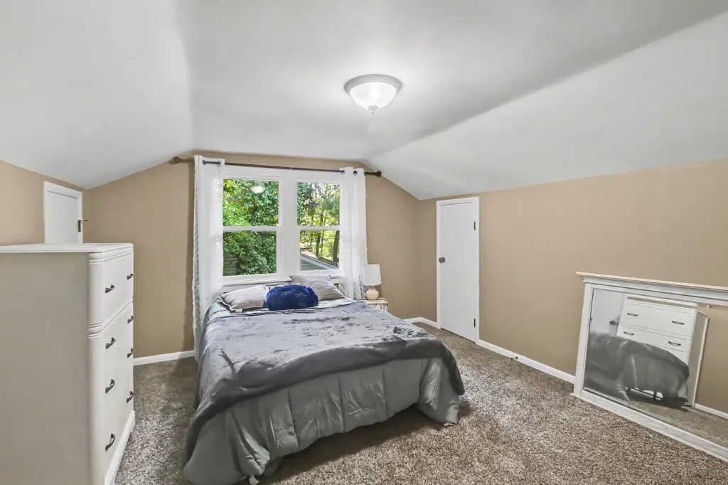 1217 Pinehurst Boulevard Kalamazoo Charter Township MI 49006