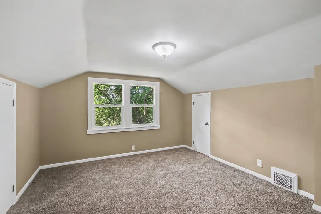1217 Pinehurst Boulevard Kalamazoo Charter Township MI 49006