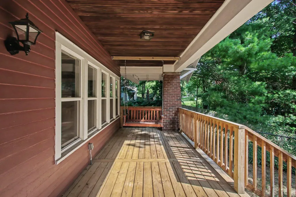 1217 Pinehurst Boulevard Kalamazoo Charter Township MI 49006