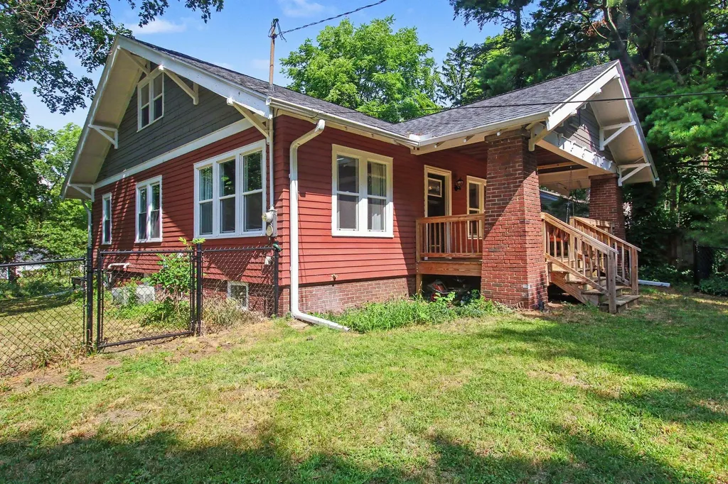 1217 Pinehurst Boulevard Kalamazoo Charter Township MI 49006