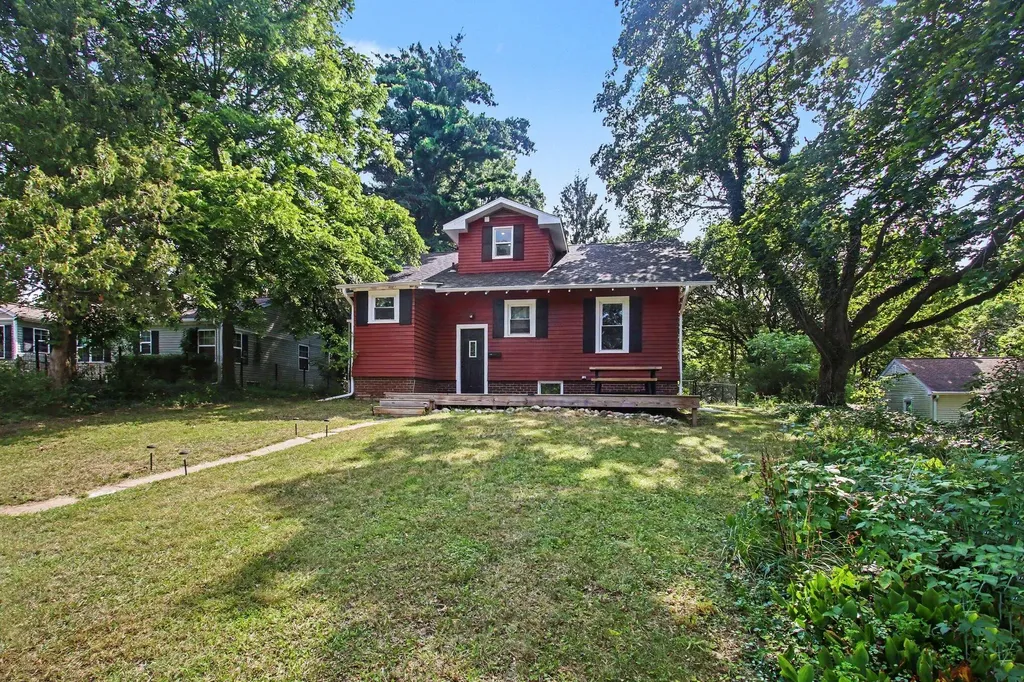 1217 Pinehurst Boulevard Kalamazoo Charter Township MI 49006