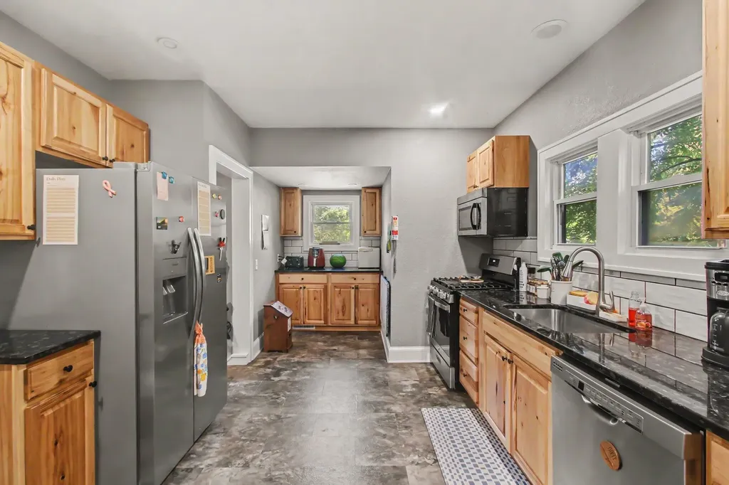 1217 Pinehurst Boulevard Kalamazoo Charter Township MI 49006